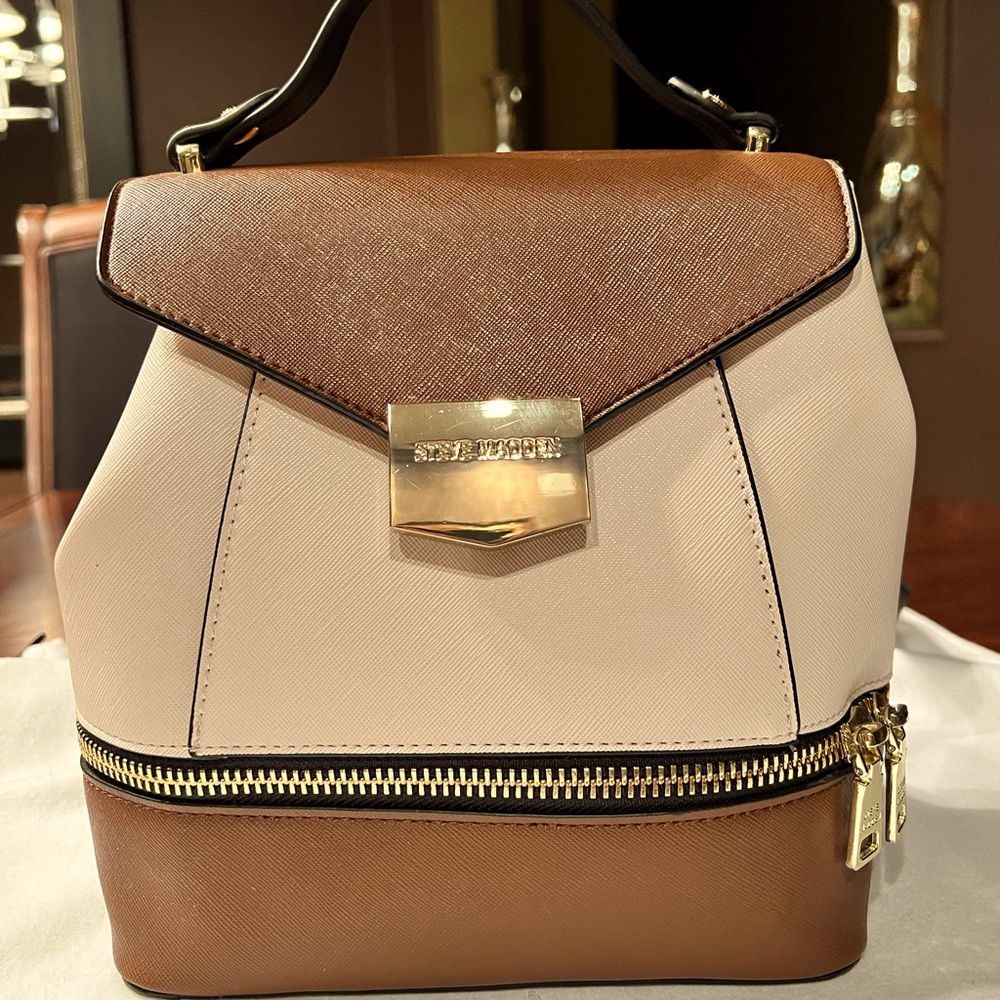 STEVE MADDEN SMALL BACKPACK 🎒 BROWN BAIGE WITH GOLDEN COLOR ZIPPER!!